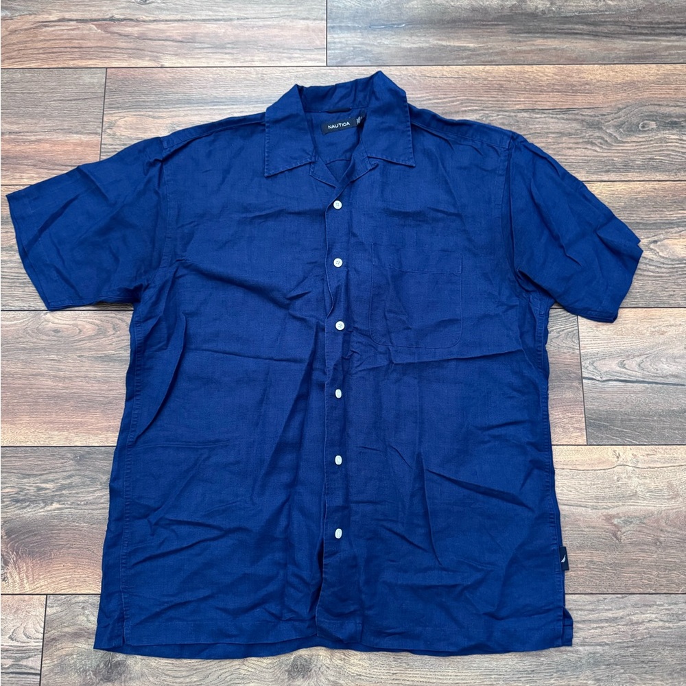 Nautica Men's Navy Blue Short Sleeve Button-Down Collared Shirt in Size Medium
